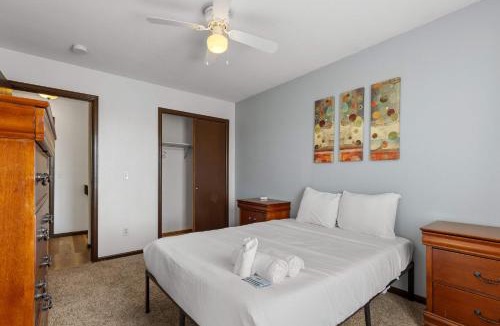 Colorado Springs House | Cozy 3BR Getaway with Yard Fireplace Sleep 6