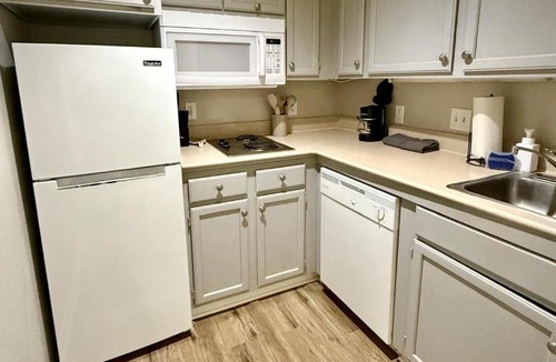 South Central Omaha Apartment | Cozy Aksarben Living-close to I-80 & WFH desk
