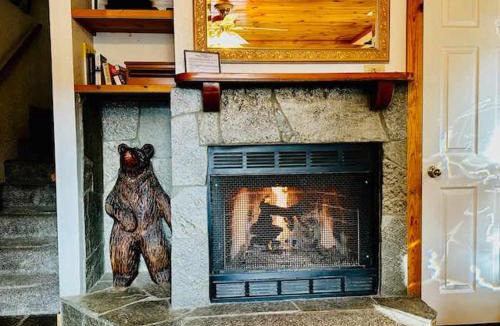 Yosemite West Apartment | Cozy Bear South-Inside Yosemite-Sleeps 5