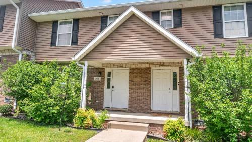 Bloomington House | Cozy Bloomington Townhouse Close to IU Campus