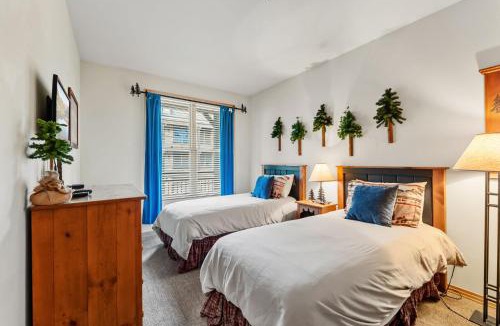 Warrior's Mark Apartment | Cozy Breck Condo - Walk to Main St & Lifts - Hot Tub