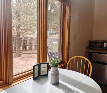 Woodland Park Bed & Breakfast | Cozy Cabin close to downtown Woodland Park