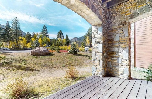 Mammoth Lakes House | Cozy Cabin for 8 Close to Eagle Lodge
