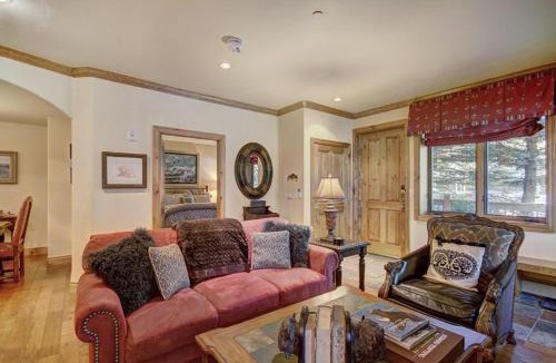 Edwards Apartment | Cozy & Central Arrowhead Village Townhome Condo