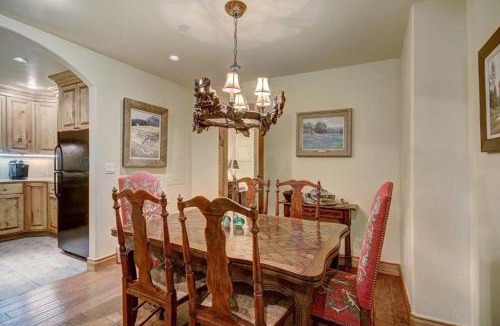 Edwards Apartment | Cozy & Central Arrowhead Village Townhome Condo