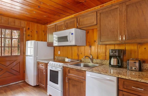Kohls Ranch Resort | Cozy Condo at Base of Mogollon Rim w/Fireplace, WiFi & Resort Pool