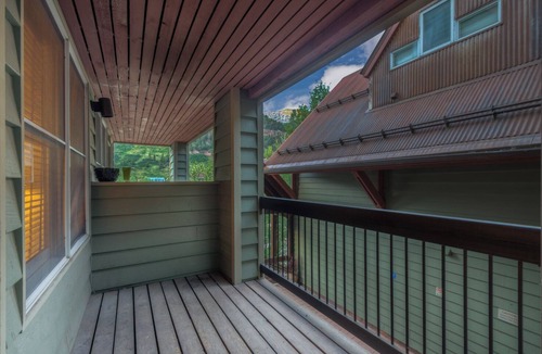 Telluride Condo | Cozy Condo steps to Coonskin lift
