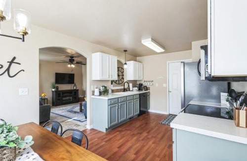 Twin Falls House | Cozy Corner Oasis with Hot Tub