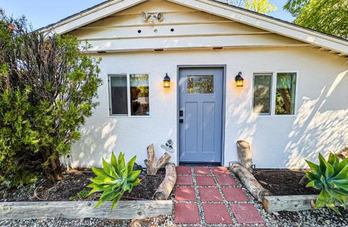 Calabasas House | Cozy Designer Guesthouse with Style - RE