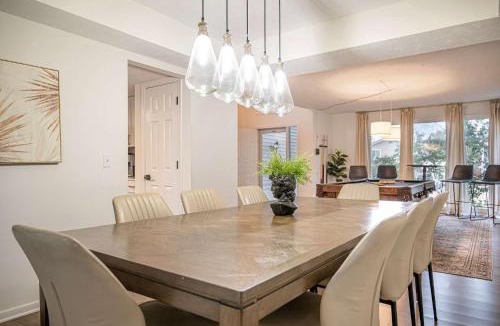 Millard House | Cozy & Elegant Gem Fenced Yard BBQ & Games