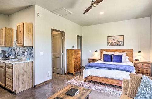 Elgin Apartment | Cozy Elgin Casita w/Gas Grill: Pets Welcome!