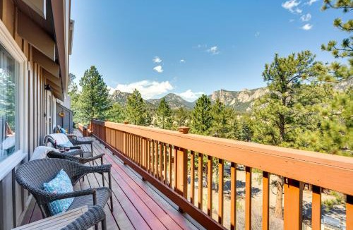 Estes Park House | Cozy Estes Park Condo w/Balcony + Fireplace!