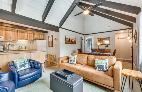 Estes Park House | Cozy Estes Park Condo w/Balcony + Fireplace!