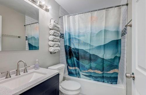 Aurora House | Cozy Family Home with Large Yard near Quincy reservoir