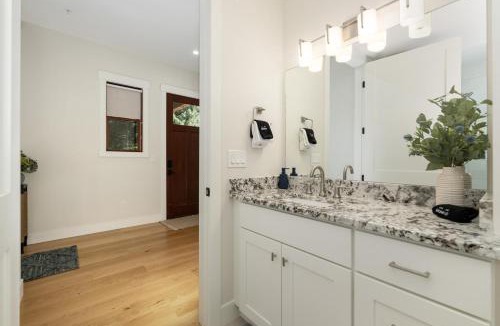 Grand Lake House | Cozy Grand Lake Hideaway Walk to Lake and Restaurants