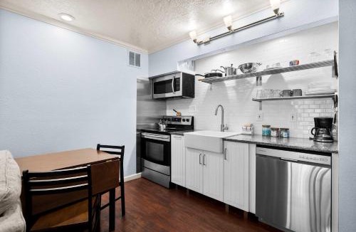 Bend House | Cozy Ground Floor Studio Near Downtown Bend
