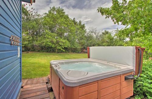 Salmon House | Cozy Home w/Hot Tub: Half Mi to Salmon River!