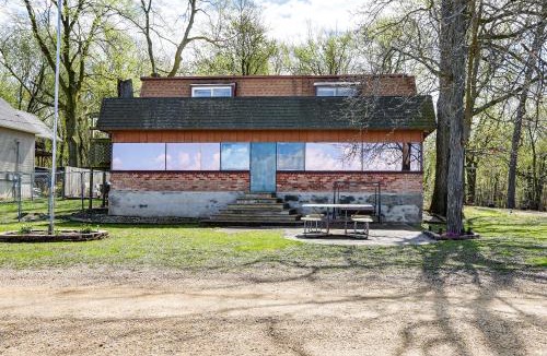 Fulton House | Cozy Home w/Yard: Steps to Mississippi River