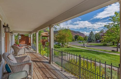 Glenwood Springs House | Cozy Home with Sauna 5 bedrooms 3 bathrooms Sleeps 12