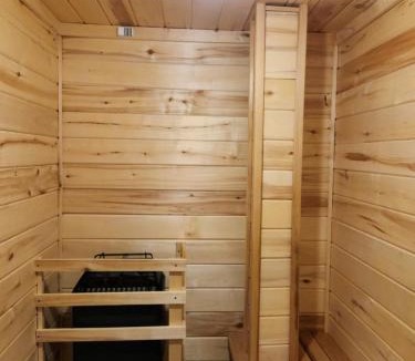 Glenwood Springs House | Cozy Home with Sauna 5 bedrooms 3 bathrooms Sleeps 12