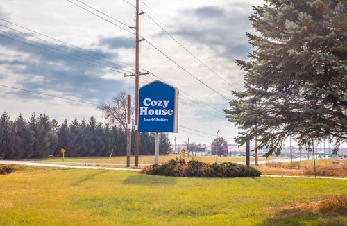 Williamsburg Hotel | Cozy House Inn & Suites By Marifah