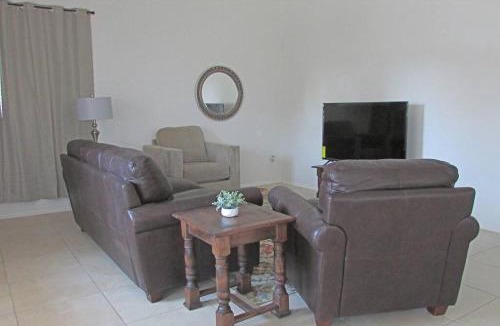 Goodyear House | Cozy house near I-10 with pool heater, hot tub, BBQ