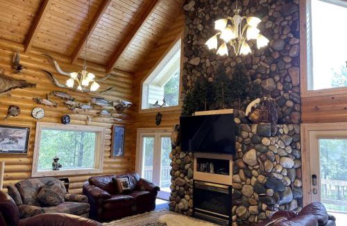 Island Park House | Cozy Log Cabin Close to Yellowstone National Park, Idaho