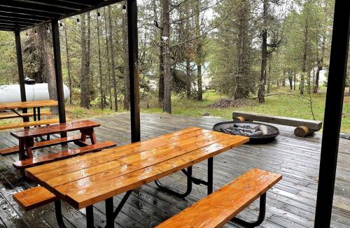 Island Park House | Cozy Log Cabin Close to Yellowstone National Park, Idaho
