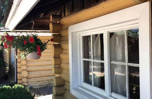 Ashton House | Cozy Log Cabin for a Romantic Couples Getaway in Ashton, Idaho