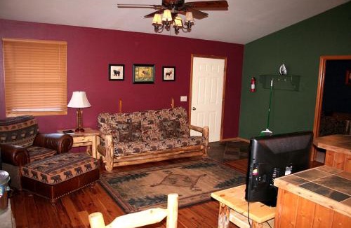 Estes Park House | Cozy Log Cabin with Hot Tub and Mountain Views in Estes Park, Colorado