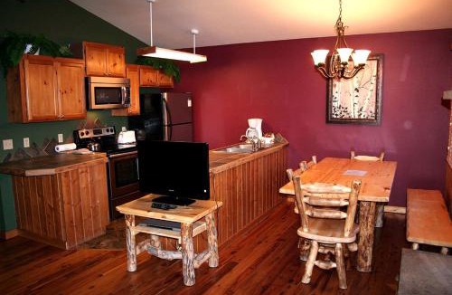 Estes Park House | Cozy Log Cabin with Hot Tub and Mountain Views in Estes Park, Colorado