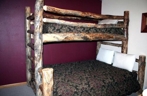 Estes Park House | Cozy Log Cabin with Hot Tub and Mountain Views in Estes Park, Colorado