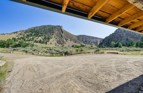 Rocker House | Cozy Melrose Cabin w/Fire Pit: Walk to River!