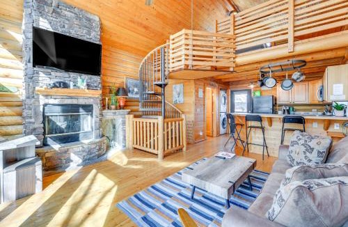 Jackson House | Cozy Mountain Condo Across From Snow King Ski Mtn!