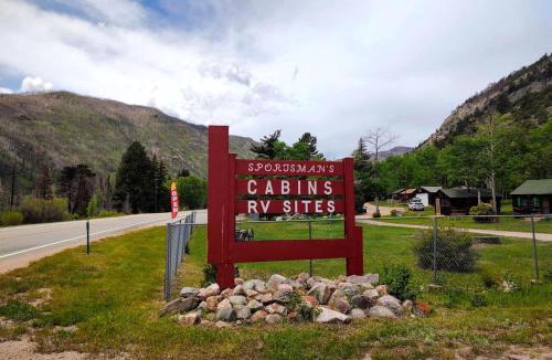 Bellvue House | Cozy, Pet Friendly Cabin Deep in the Mountains for a Serene Getaway of Wilderness and Wildlife
