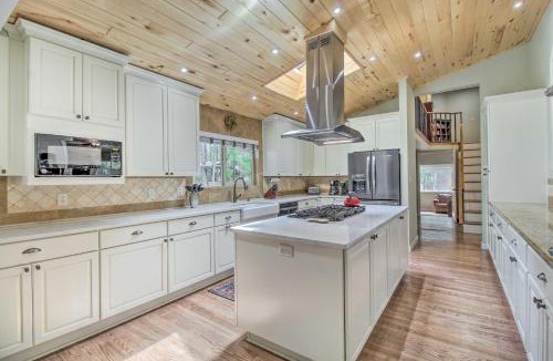 Pinetop House | Cozy Pinetop Retreat w/Yard & Heated Gazebo!