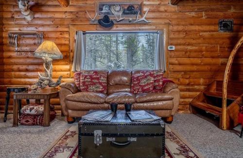 Island Park House | Cozy Rustic Log Cabin with Trails & Wildlife Near Yellowstone, Island Park Idaho