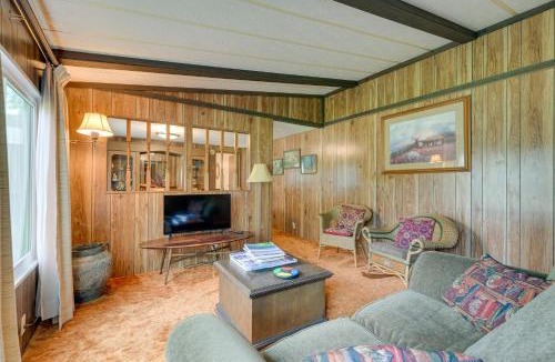 Salmon House | Cozy Salmon Home w/Mountain Views & River Access