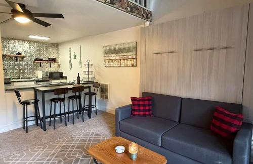 Shaver Lake House | Cozy Shaver Lake Studio with Pool and Hot Tub In Bretz Mill Condominiums