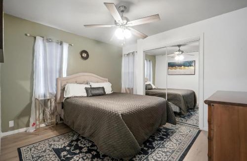 Lancaster House | Cozy single story 2 bdrm family home near the BLVD