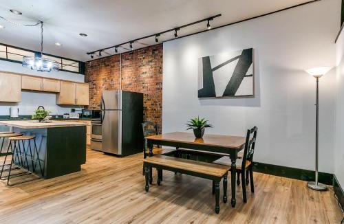 Ames Apartment | Cozy Stay at 229 Main St Perfect Ames Location