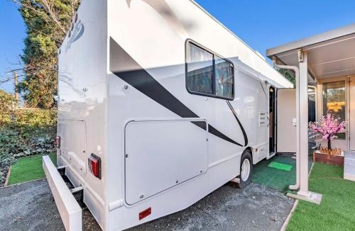 Rodeo House | Cozy Studio And RV