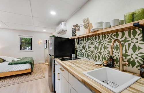 Manitou Springs Apartment | Cozy Studio in Manitou Springs Walk Downtown