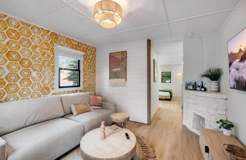 Manitou Springs Apartment | Cozy Studio in Manitou Springs Walk Downtown