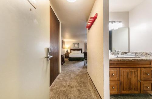Truckee House | Cozy Studio w/Kitchenette Easily Accessible #113 at Donner Lake Village