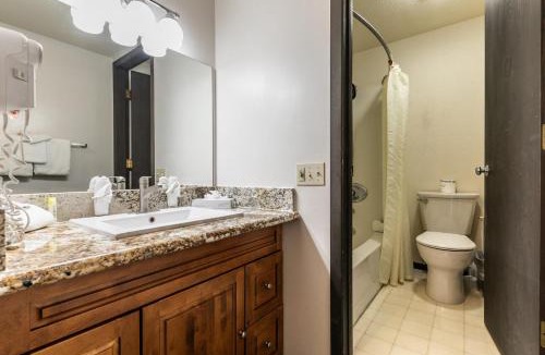 Truckee House | Cozy Studio w/Kitchenette Easily Accessible #113 at Donner Lake Village