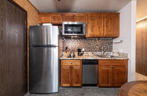 Truckee House | Cozy Studio w/Kitchenette Easily Accessible #113 at Donner Lake Village