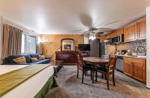 Truckee House | Cozy Studio w/Kitchenette Easily Accessible #113 at Donner Lake Village