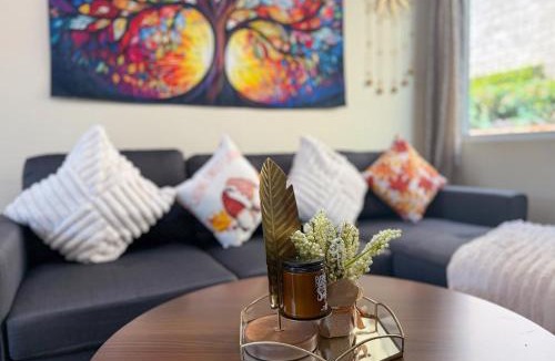 Alhambra Apartment | Cozy&Stylish DT Alhambra Living walk to Starbucks