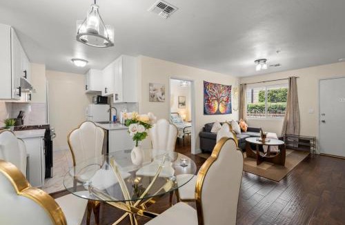 Alhambra Apartment | Cozy&Stylish DT Alhambra Living walk to Starbucks